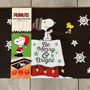 Christmas Peanuts Snoopy “Be Merry and Bright” anti fatigue kitchen mat
